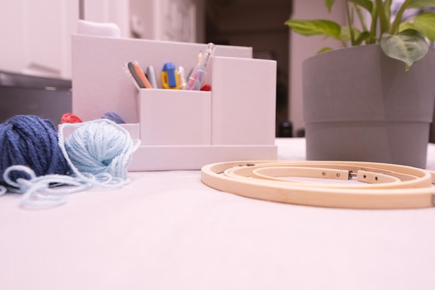 Рабочий стол с вышивкой